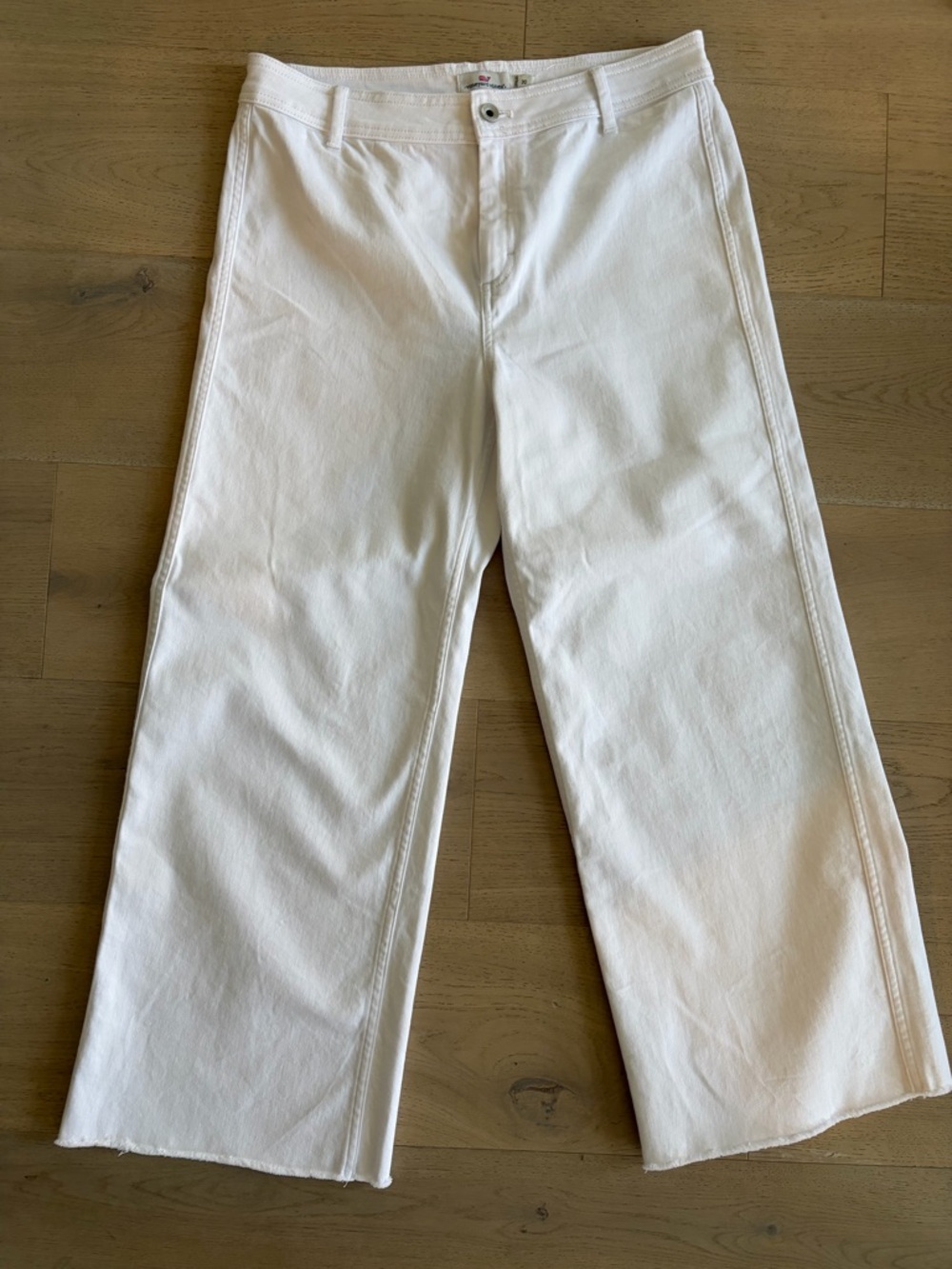 Vineyard Vines White High-Rise Jeans with Pink Whale Logo